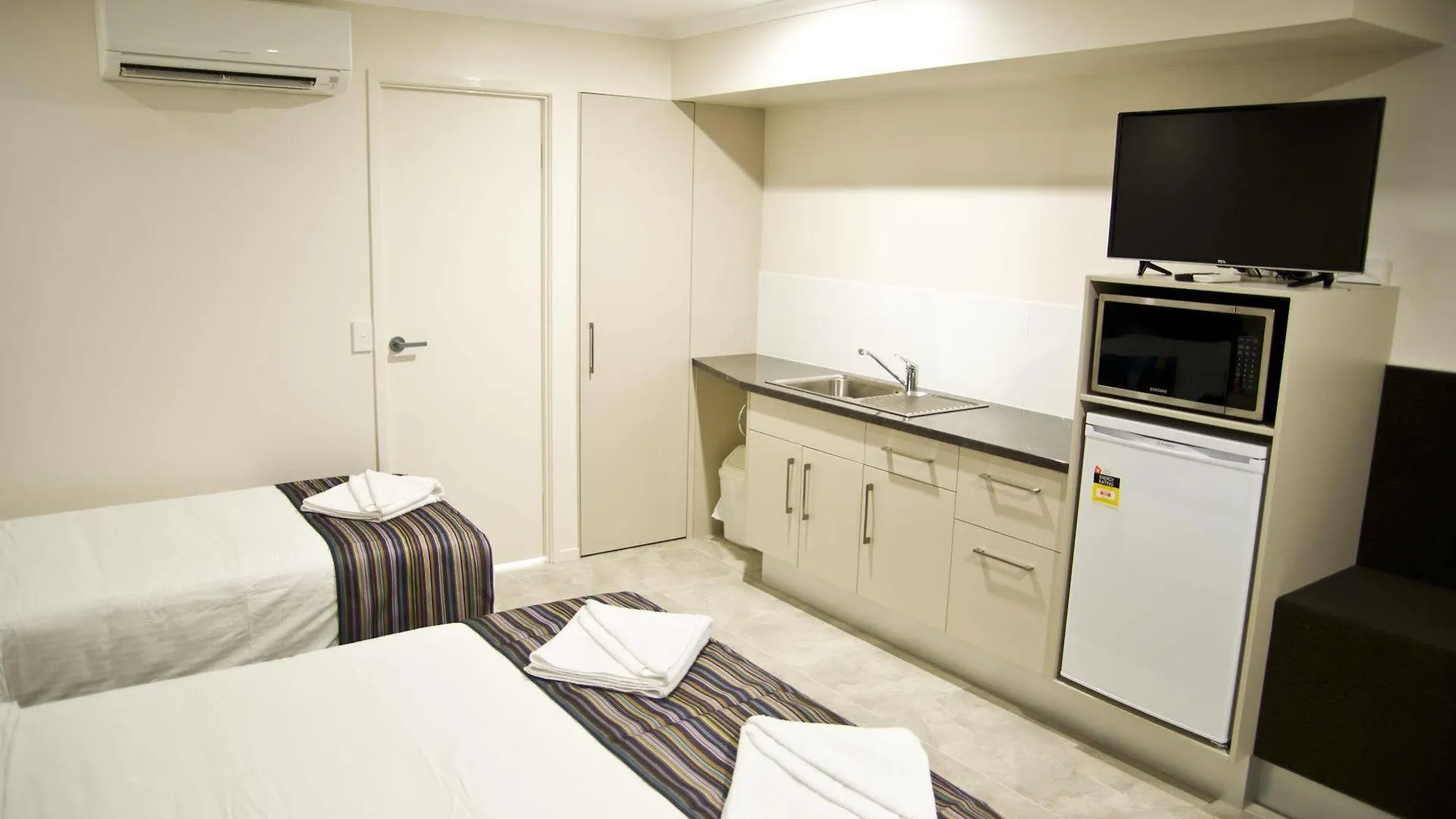 Roma Central Motel 4*,